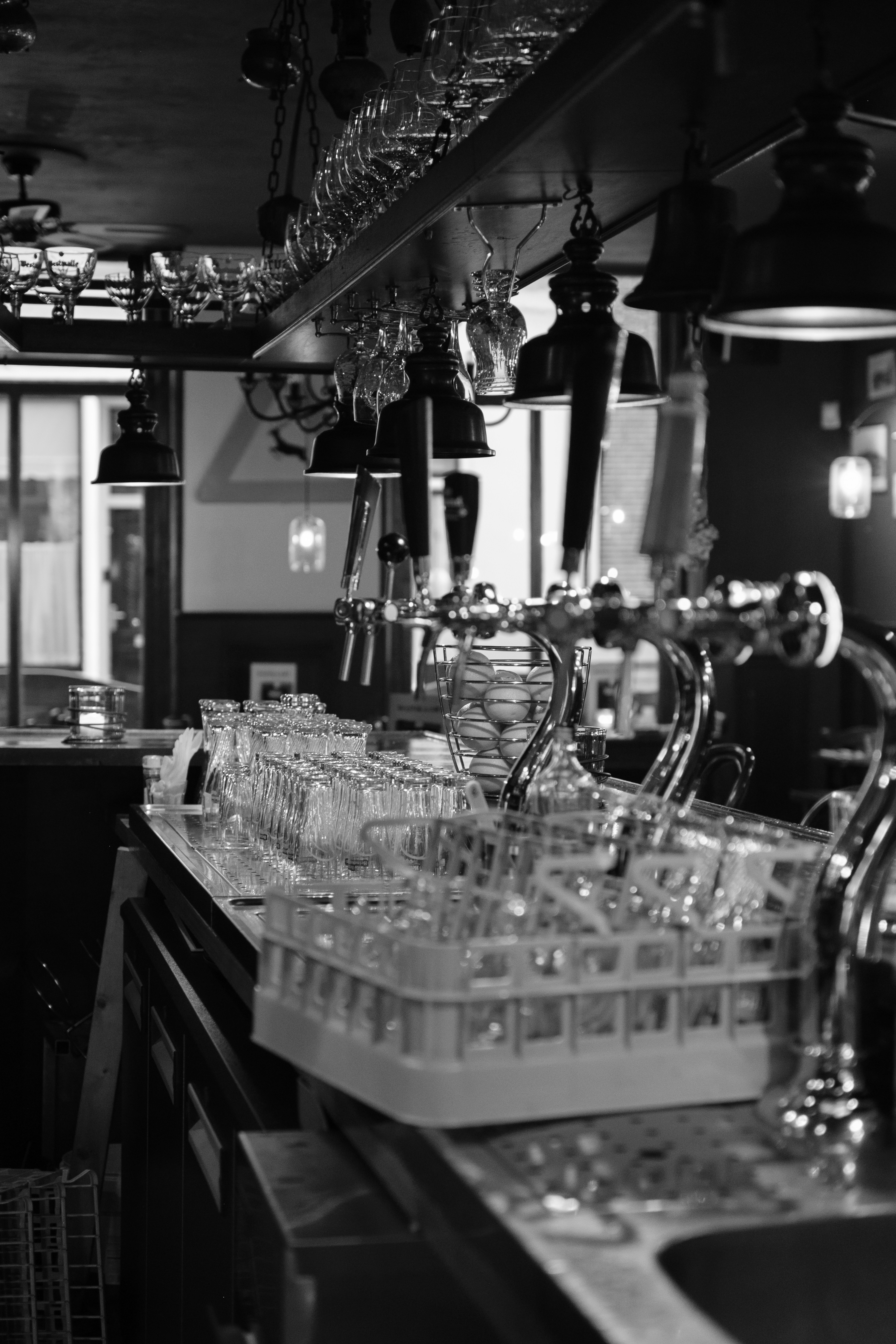 Espressomaschine hinter der Theke